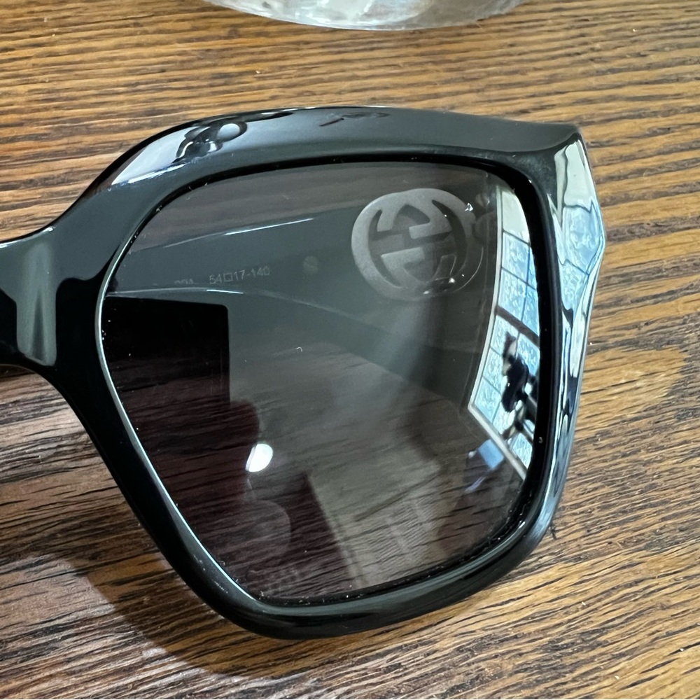 Authentic Black Gucci Sunglasses - Picture 8 of 13